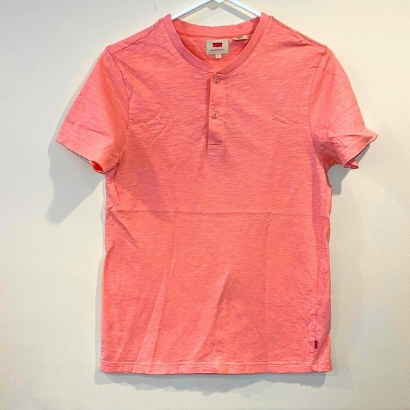 Levi’s Top🔥 - Picture 1 of 3